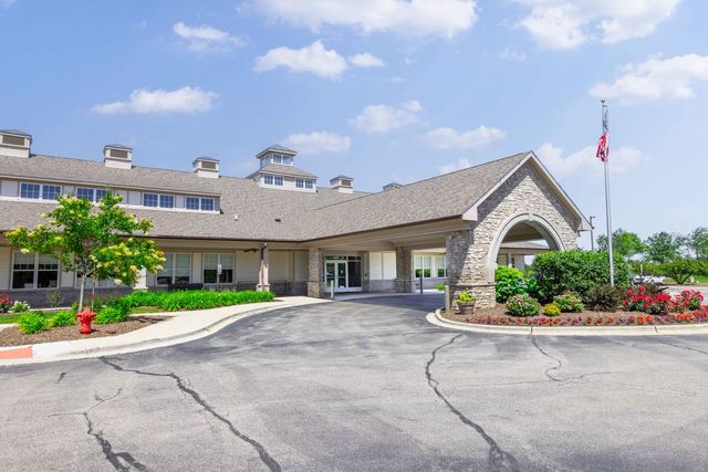635 N Falls Circle, Pingree Grove, IL 60140