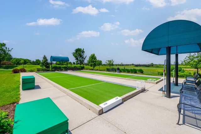 635 N Falls Circle, Pingree Grove, IL 60140