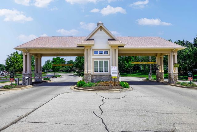635 N Falls Circle, Pingree Grove, IL 60140