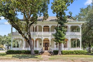 236 Preston Street, Columbus, TX 78934