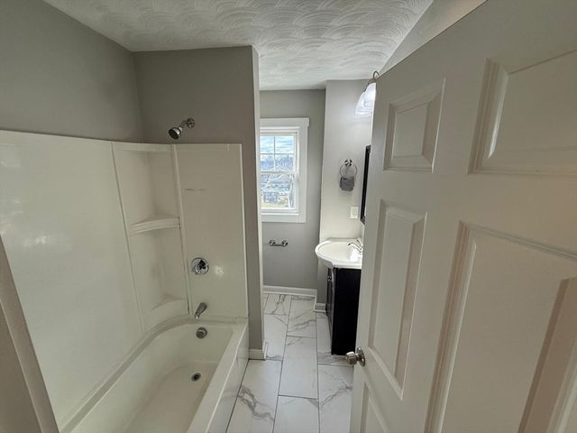 128 Empire St 3, Lynn, MA 01902