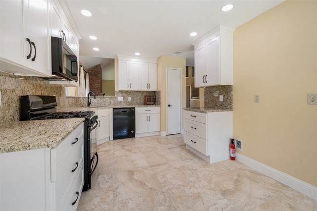 1028 Colony Street, Flower Mound, TX 75028