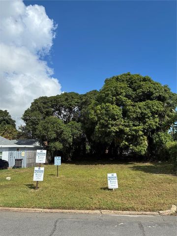 627 56th St, West Palm Beach, FL 33407