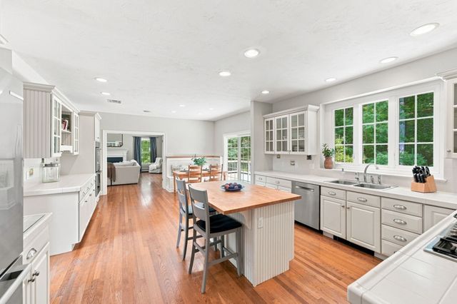 27 Juniper Road, Upton, MA 01568