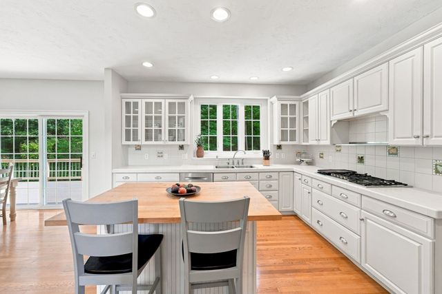 27 Juniper Road, Upton, MA 01568