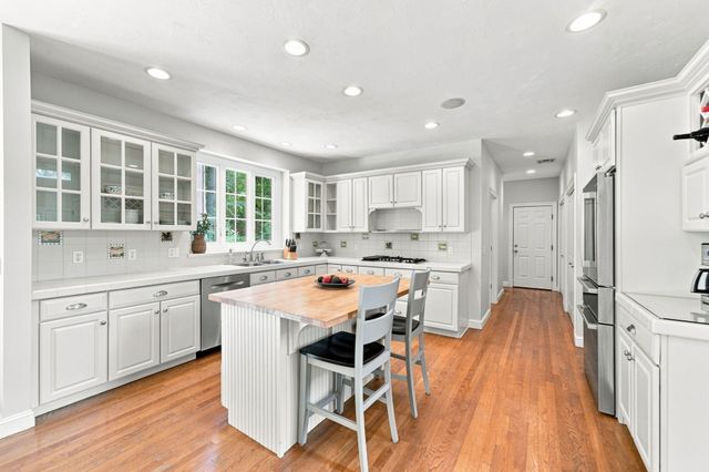27 Juniper Road, Upton, MA 01568