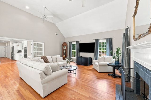 27 Juniper Road, Upton, MA 01568
