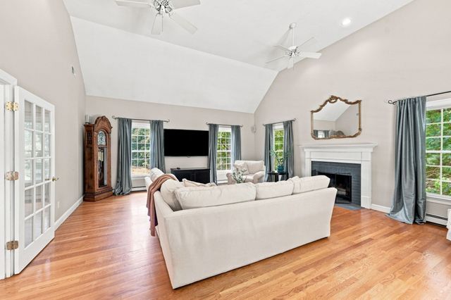 27 Juniper Road, Upton, MA 01568