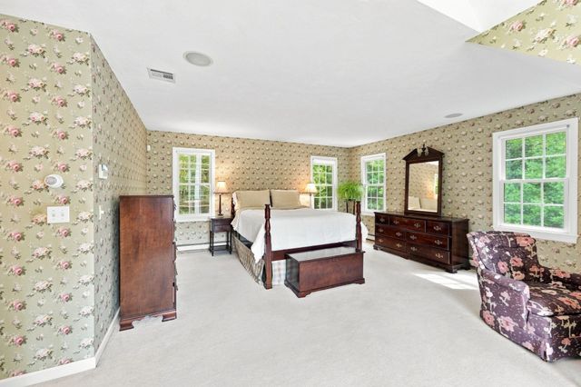 27 Juniper Road, Upton, MA 01568
