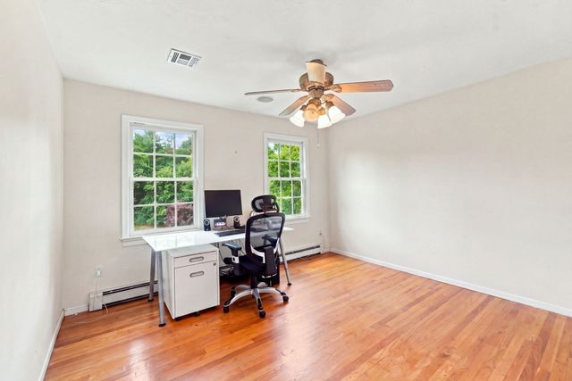 27 Juniper Road, Upton, MA 01568