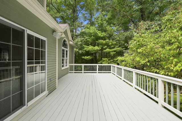 27 Juniper Road, Upton, MA 01568