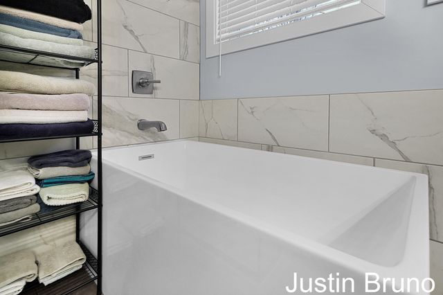 15952 Groesbeck Street, Grand Haven, MI 49417