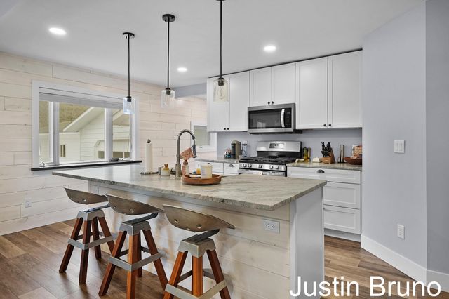 15952 Groesbeck Street, Grand Haven, MI 49417