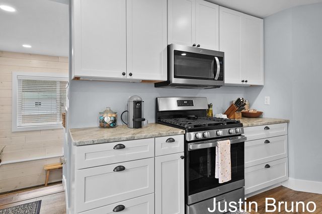 15952 Groesbeck Street, Grand Haven, MI 49417