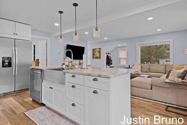 15952 Groesbeck Street, Grand Haven, MI 49417