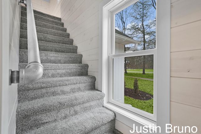 15952 Groesbeck Street, Grand Haven, MI 49417