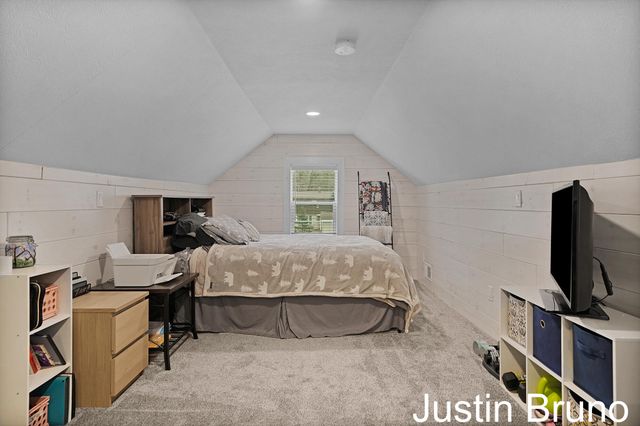 15952 Groesbeck Street, Grand Haven, MI 49417