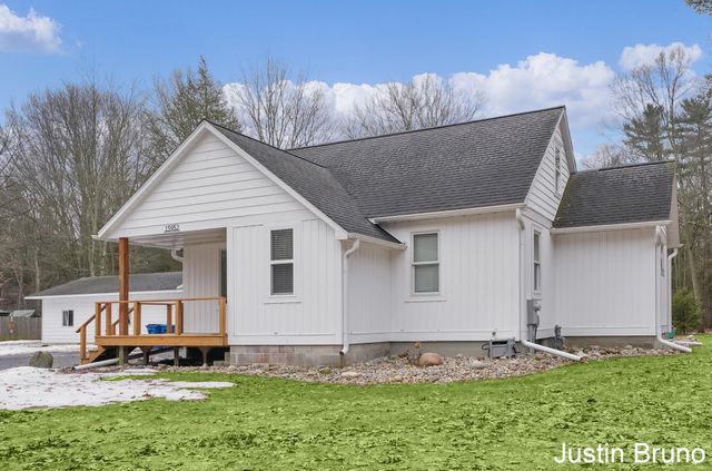 15952 Groesbeck Street, Grand Haven, MI 49417