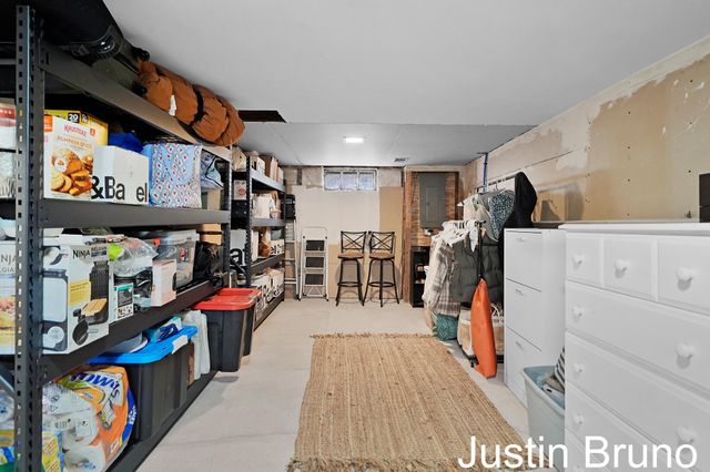 15952 Groesbeck Street, Grand Haven, MI 49417