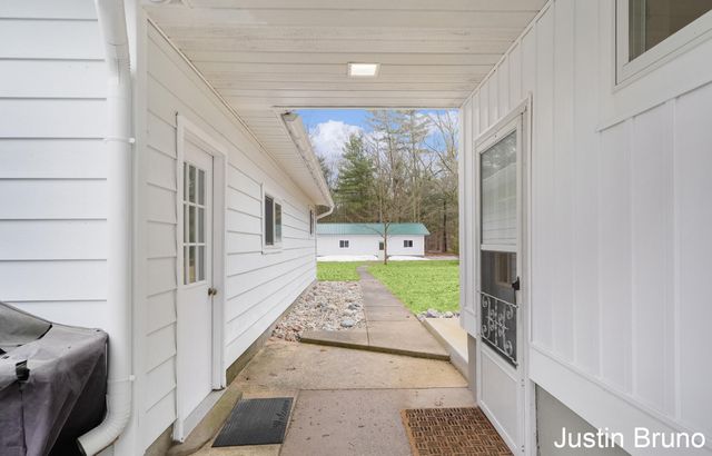 15952 Groesbeck Street, Grand Haven, MI 49417