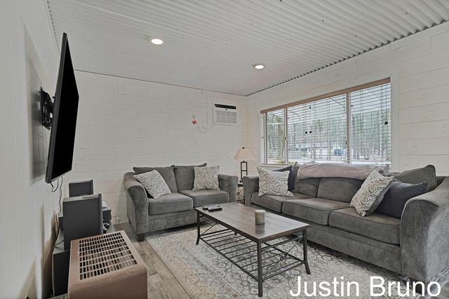 15952 Groesbeck Street, Grand Haven, MI 49417