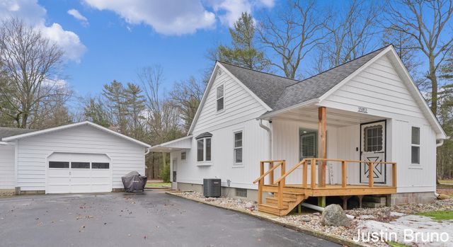 15952 Groesbeck Street, Grand Haven, MI 49417