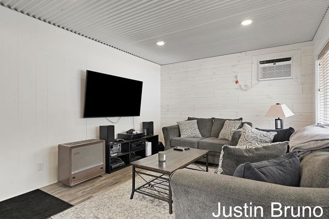 15952 Groesbeck Street, Grand Haven, MI 49417