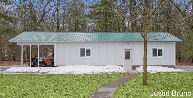 15952 Groesbeck Street, Grand Haven, MI 49417