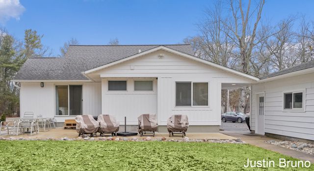 15952 Groesbeck Street, Grand Haven, MI 49417