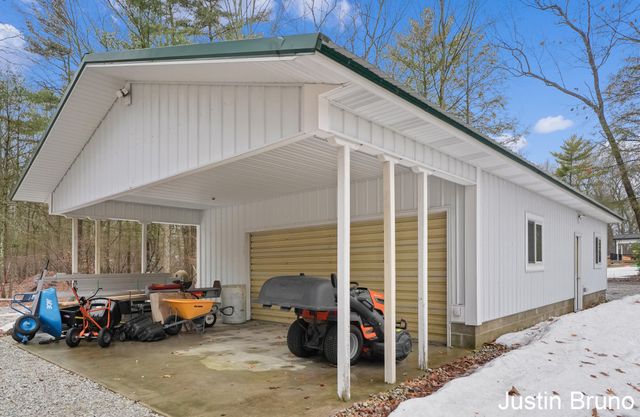 15952 Groesbeck Street, Grand Haven, MI 49417