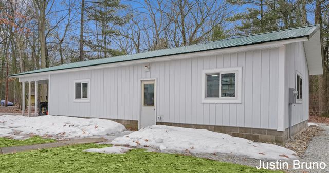 15952 Groesbeck Street, Grand Haven, MI 49417