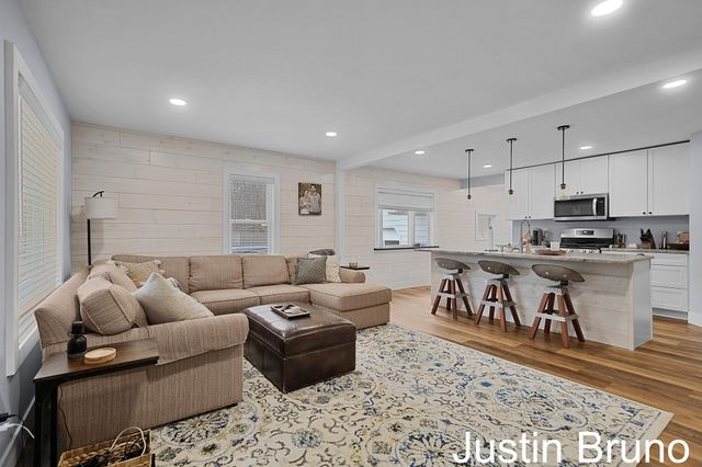 15952 Groesbeck Street, Grand Haven, MI 49417