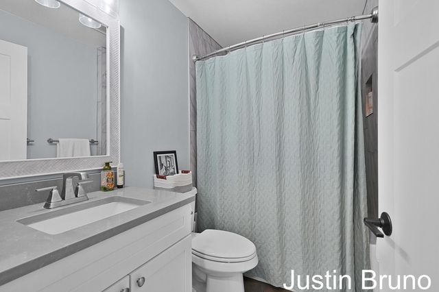 15952 Groesbeck Street, Grand Haven, MI 49417