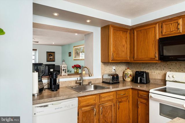 19 JAMES CUBBERLY CT, Hamilton, NJ 08610
