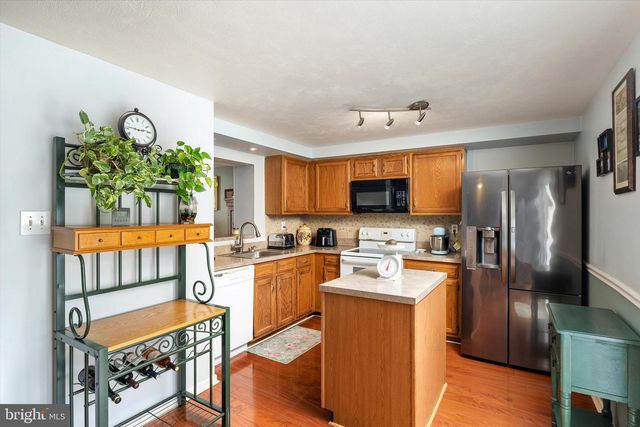 19 JAMES CUBBERLY CT, Hamilton, NJ 08610