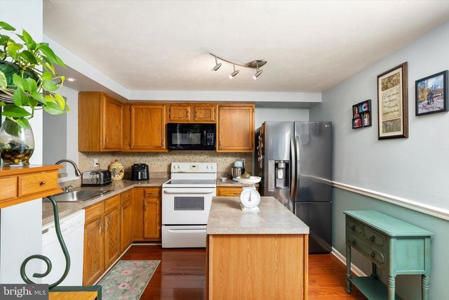 19 JAMES CUBBERLY CT, Hamilton, NJ 08610