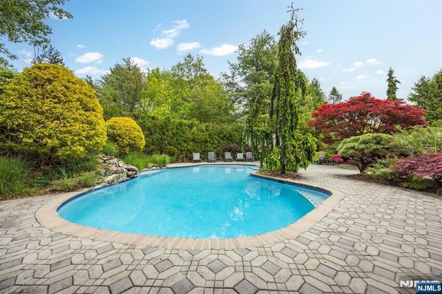 4 Hunter Ridge, Woodcliff Lake, NJ 07677
