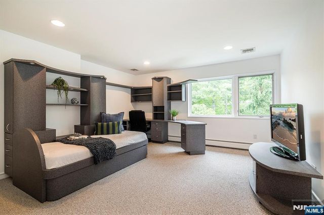 4 Hunter Ridge, Woodcliff Lake, NJ 07677
