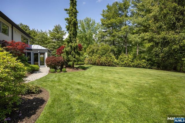 4 Hunter Ridge, Woodcliff Lake, NJ 07677