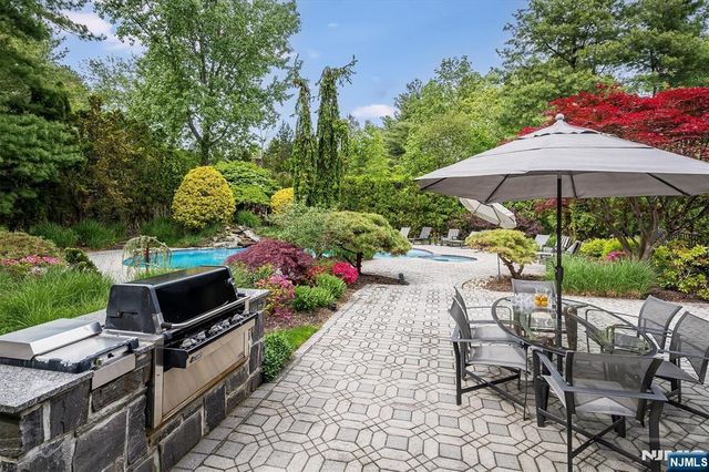 4 Hunter Ridge, Woodcliff Lake, NJ 07677