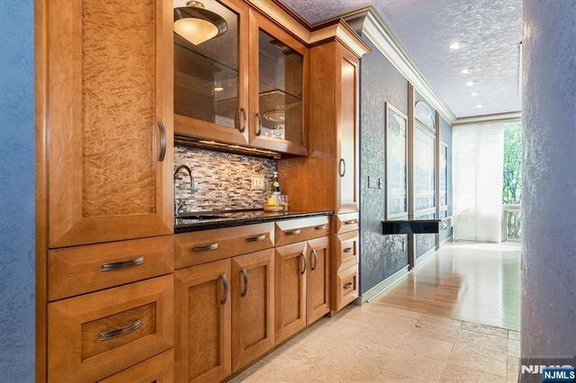 4 Hunter Ridge, Woodcliff Lake, NJ 07677