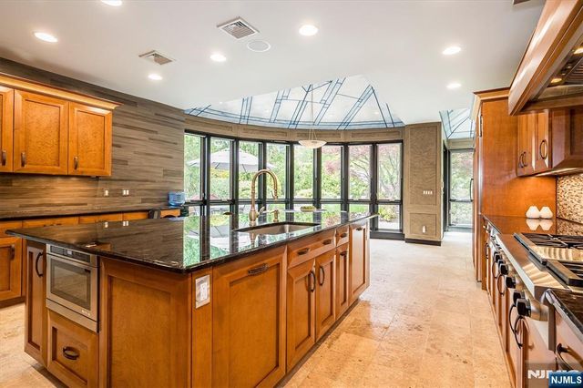 4 Hunter Ridge, Woodcliff Lake, NJ 07677