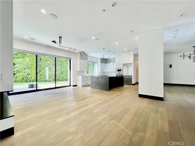 1319 Sunset Plaza Drive, Los Angeles, CA 90069
