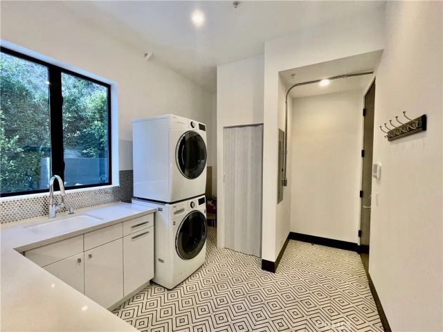 1319 Sunset Plaza Drive, Los Angeles, CA 90069