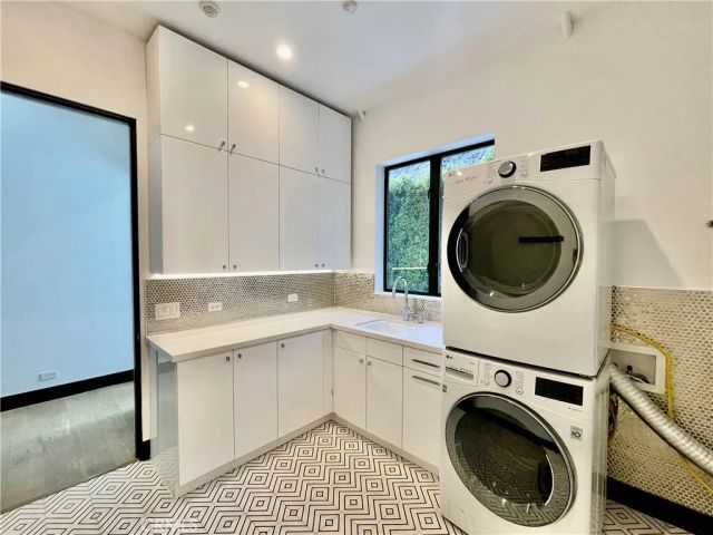 1319 Sunset Plaza Drive, Los Angeles, CA 90069