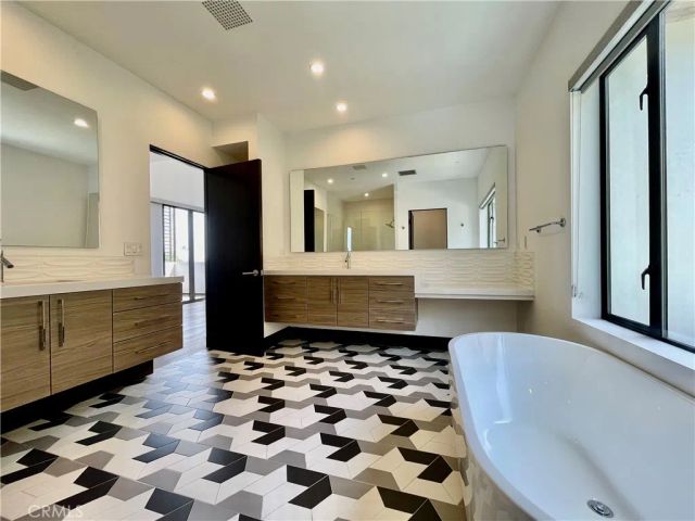 1319 Sunset Plaza Drive, Los Angeles, CA 90069