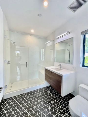 1319 Sunset Plaza Drive, Los Angeles, CA 90069