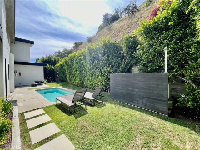 1319 Sunset Plaza Drive, Los Angeles, CA 90069