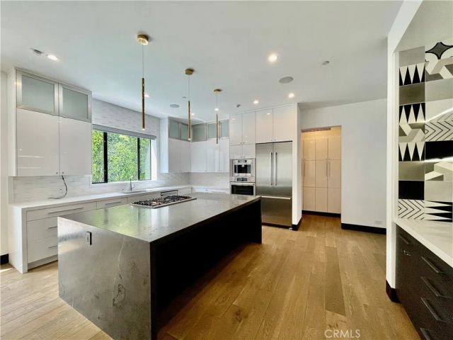 1319 Sunset Plaza Drive, Los Angeles, CA 90069