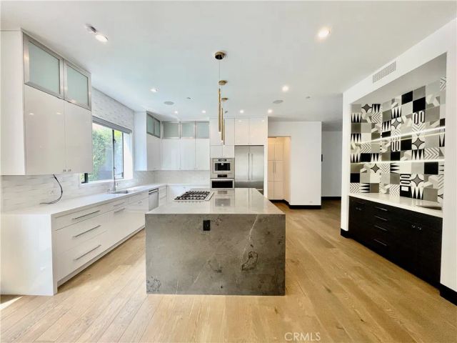 1319 Sunset Plaza Drive, Los Angeles, CA 90069